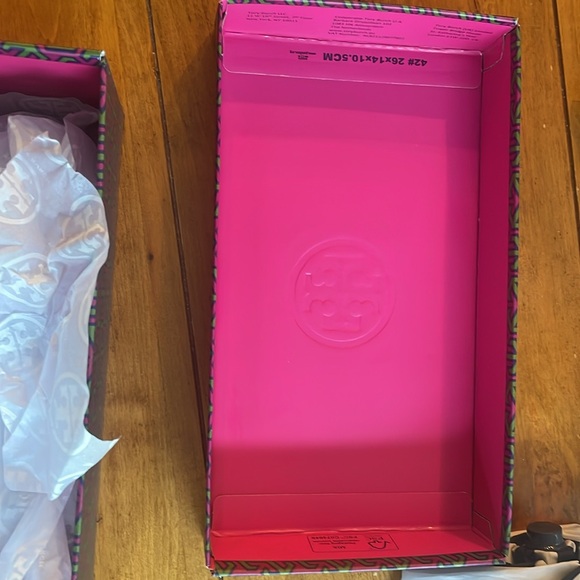 Tory Burch shoe box with original tissue paper - Picture 3 of 5